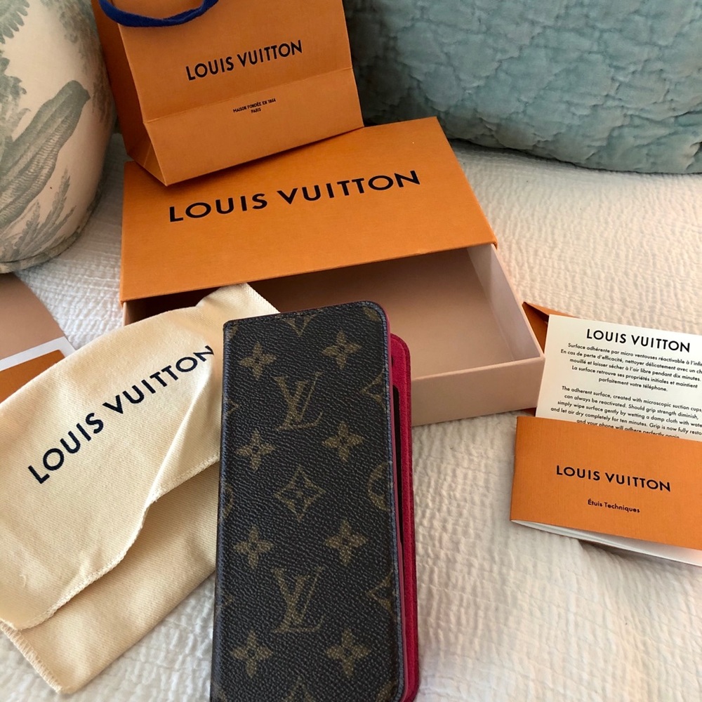 Auth. 💯 Louis Vuitton iPhone 7/8 + leather case!